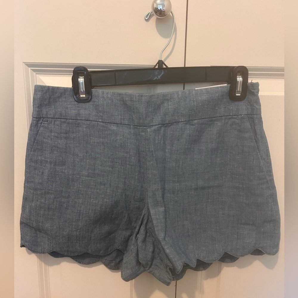 LOFT cute summer scalloped shorts.